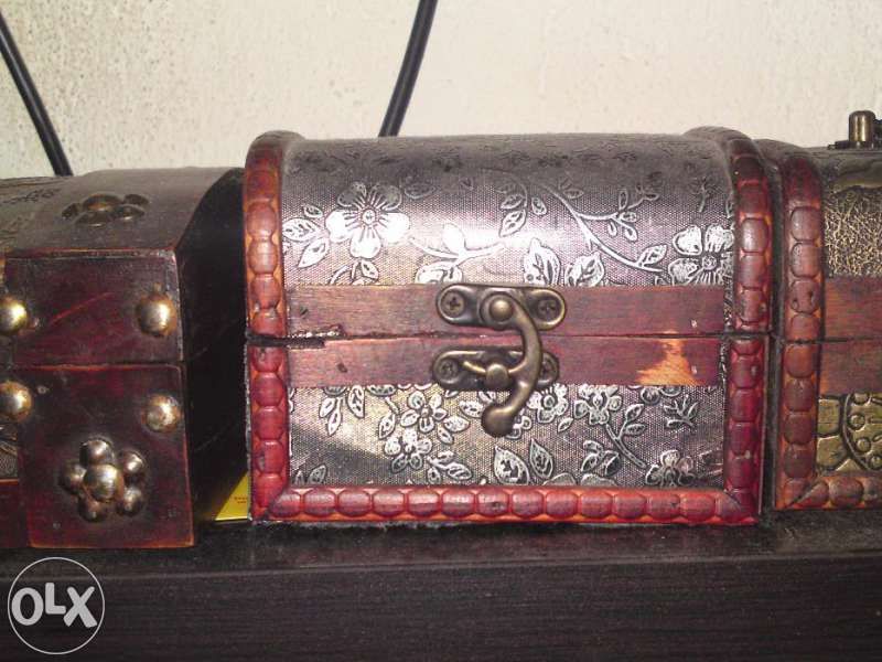 Продават се Дьрвени кутиѝ с инкростациѝ !