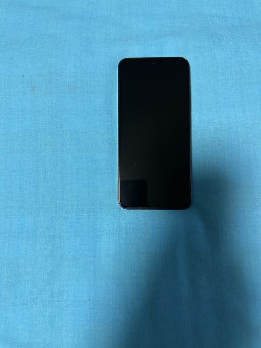 Продавам Xiaomi 13 /256/8+8 ram. Angroig 15. Отлично състояние.