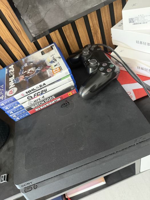 PlayStation 4 slim
