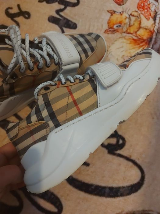 Adidasi burberry