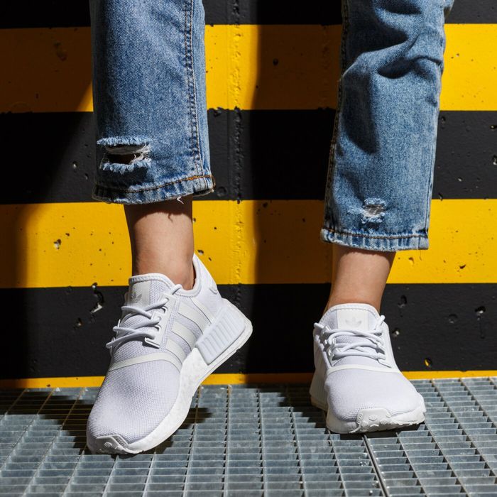 Adidas NMD_R1 - ОРИГИНАЛНИ дамски маратонки 38,5/24,5см