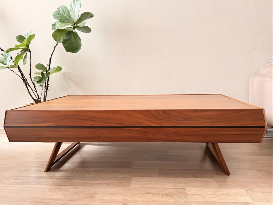 Дизайнерска холна маса в mid-century стил