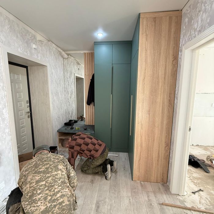 Продам прихожую. Цена договорная