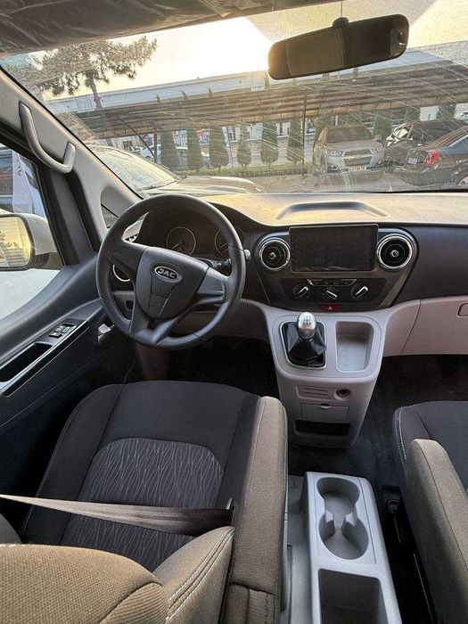 JAC M3 – 9 o‘rinli oilaviy va tijorat miniven