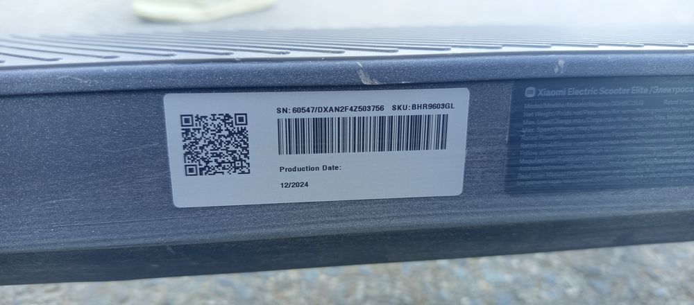 Vând Xiaomi elite nou