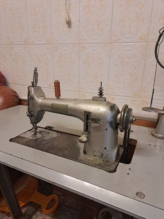 Triplok si mașina de cusut electrica