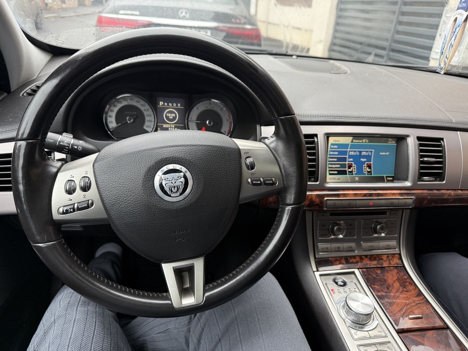 Vand Jaguar XF 2010