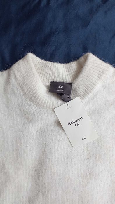 Нов мек пуловер на HM, S р-р, бял унисекс