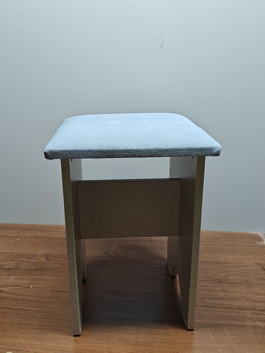 Продам стулья новые