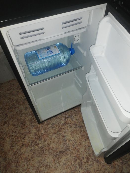 Продам офисный  холодильник