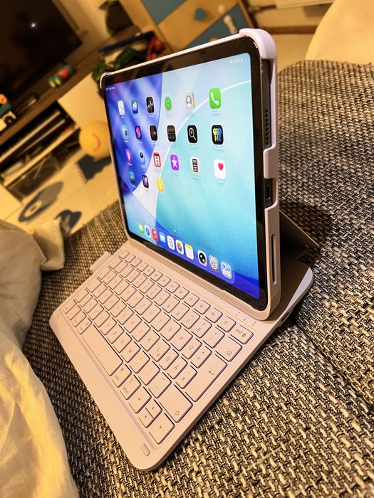 iPad Pro 11” Gen 3 M1 – 128GB Magic Keyboard purple