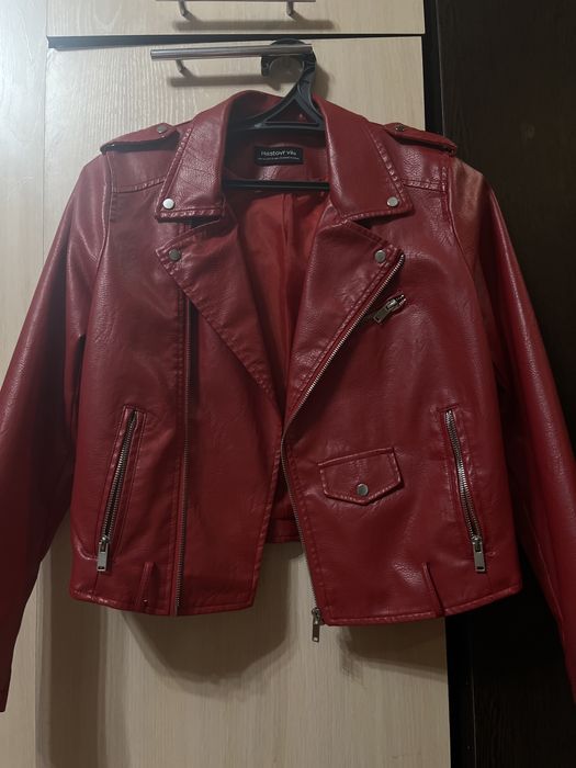 Красная кожанка