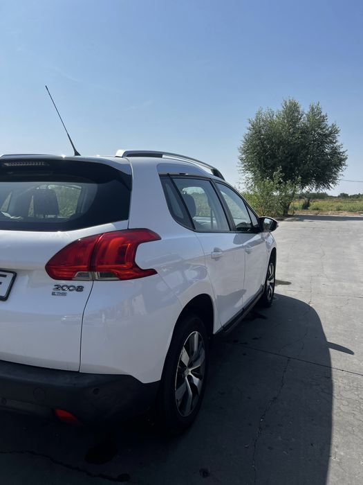 Peugeot 2008 alb