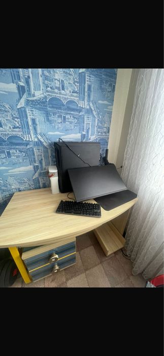 Продам спальный гарнитур