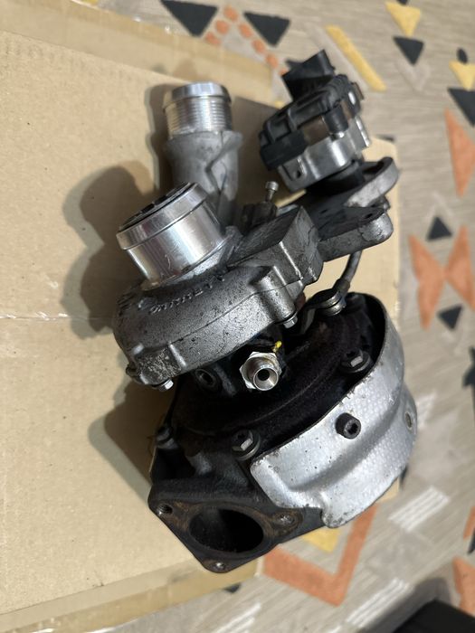 Turbina dreapta originala second hand AUDI/VW/PORSCHE 4.2 TDI V8