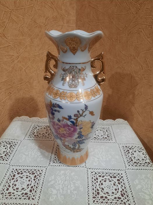 Красивая Китайская ваза-амфора, высота 26см. Состояние отличное, золоч