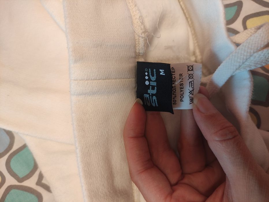 Комплект клин и блуза ватирани в бяло