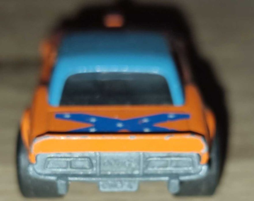 Se vinde machetă matchbox Dodge challenger