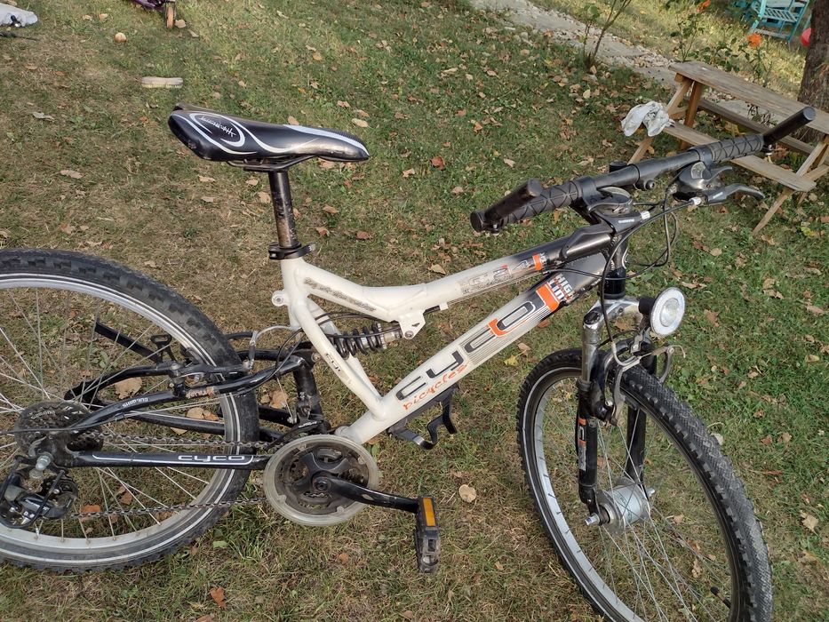 Vând bicicleta suspensie roti 24