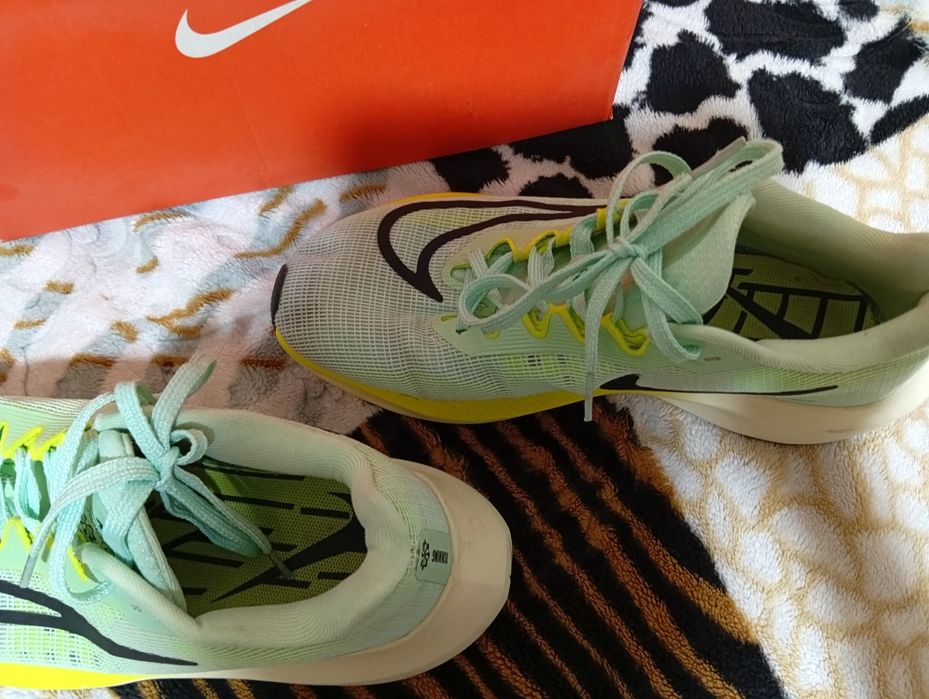 Продам кроссовки Zoom Fly 5