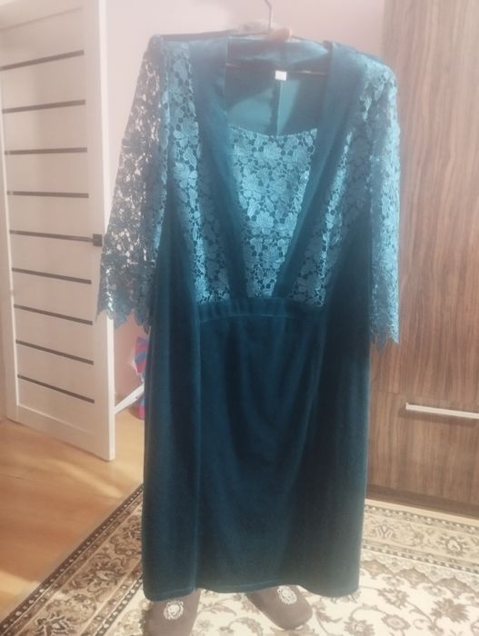 Продам новые платья и обувь