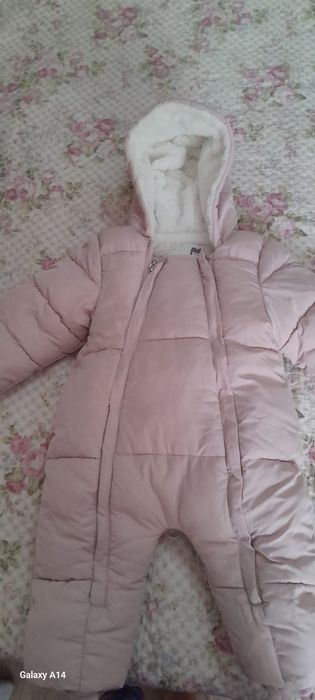 Продам комбинезон и куртка на девочка от 6-ти месяцев до года