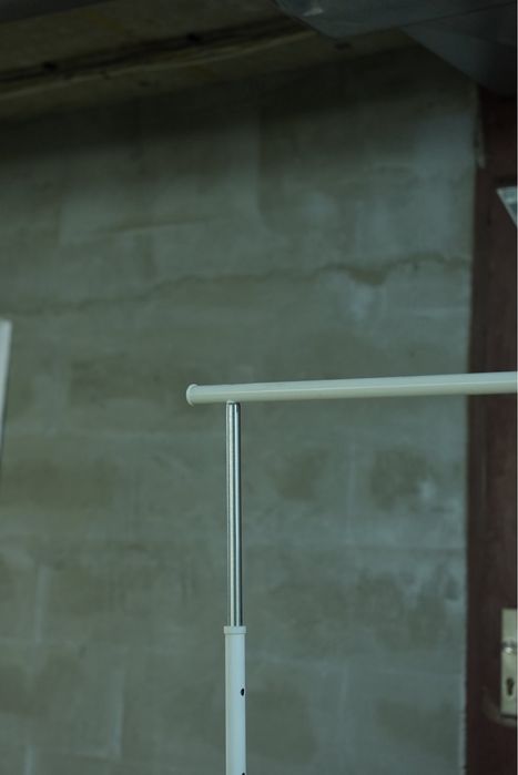 Шкаф и закачалка