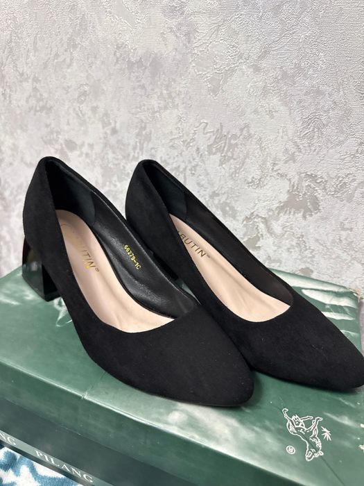 Классические чёрные туфли