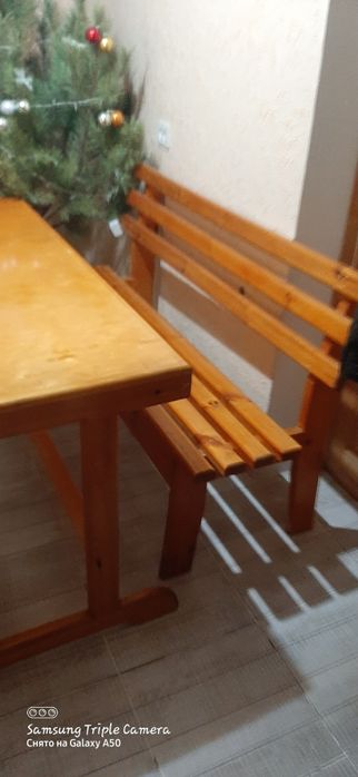 Продаётся деревянный стол.