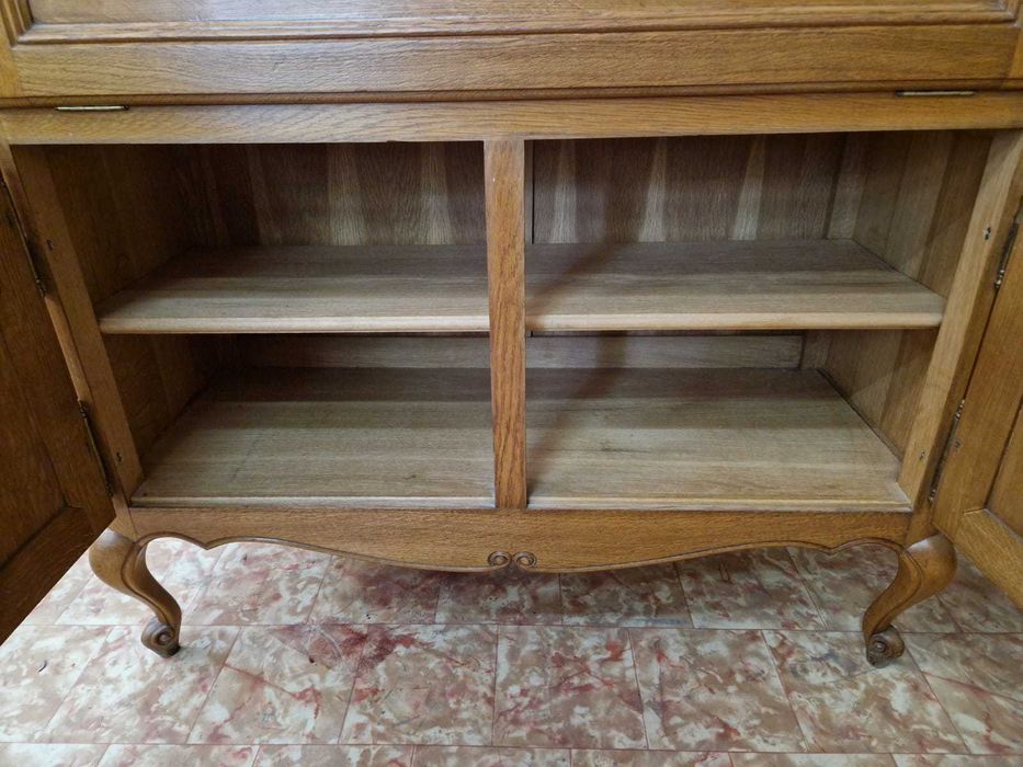 Шкаф барче от висококачествен дъбов масив в стил "ЛУИ XV"