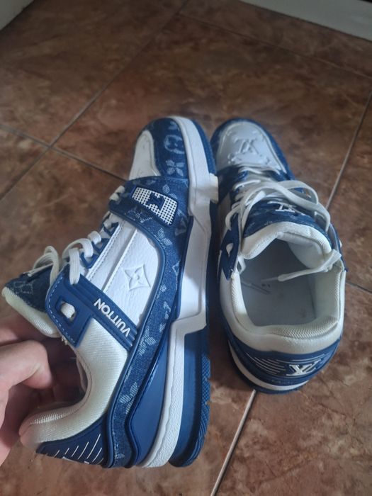 Louis Vuitton albastrii
