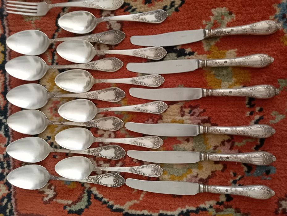 Посуда. Мельхиор наборами классика и пламя.