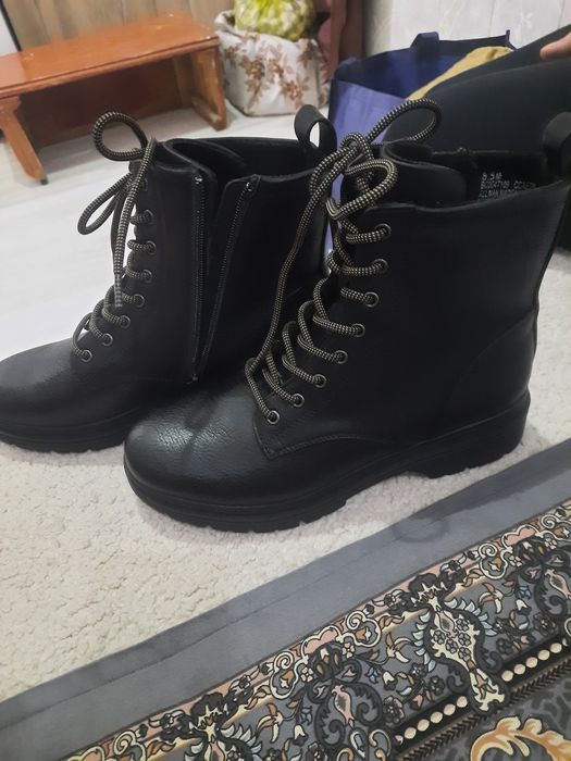 Продаётся ботинки