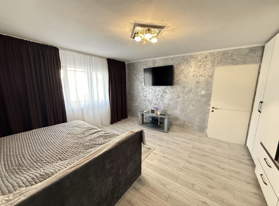 Apartament cu doua camere , zona Rogerius