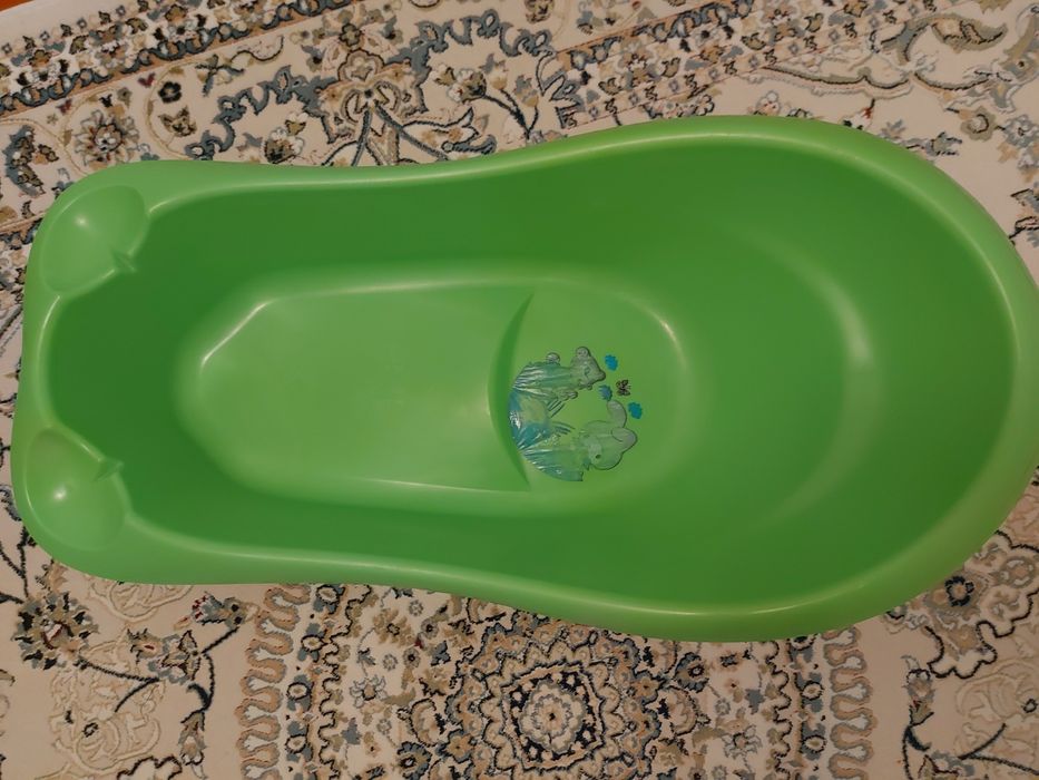 Продам ванночку детскую
