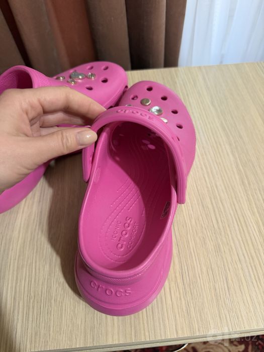 Продаю Crocs розовые