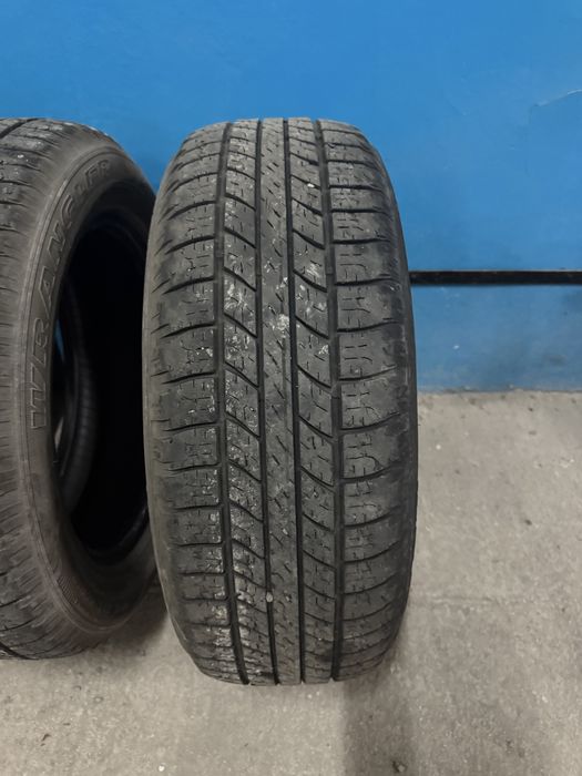 Комплект шин размером 235/60/18
