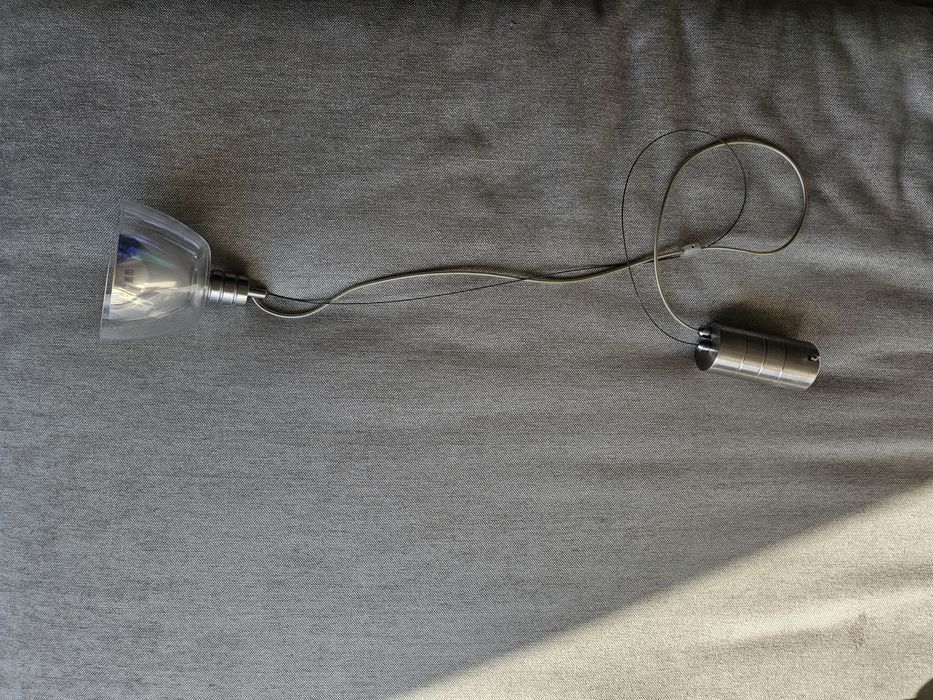 Продавам висяща лампа