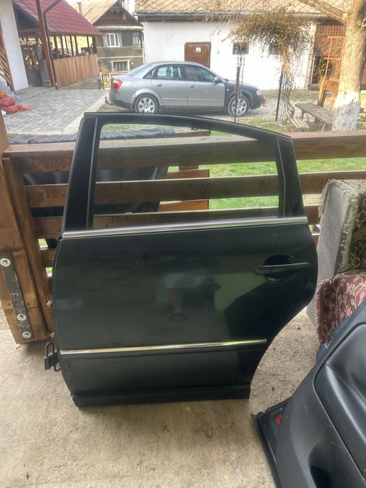 Vând uși fața spate în stare perfectă vw pasat b5 2001