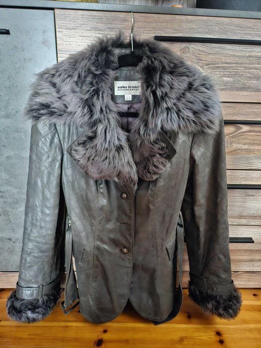 Продавам кожено яке безупречно цвят сив