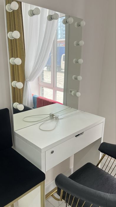 Зеркололо для визажистов 40000тг