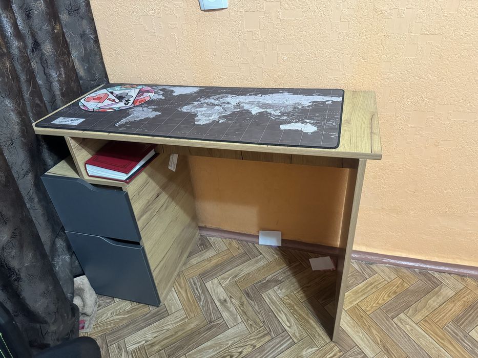 Продам письменный стол