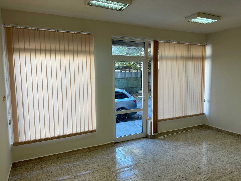 Дава се под наем Офис в Варна, Колхозен пазар - 30 кв.м за 204 € - Снимка #2