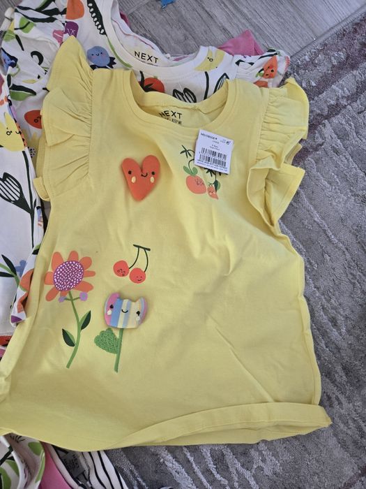 5 Seturi Next fetita