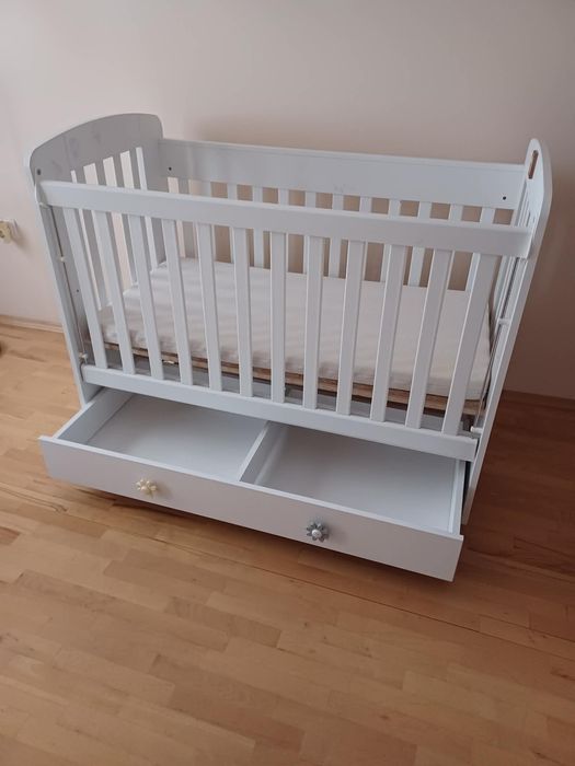 Детско дървено легло