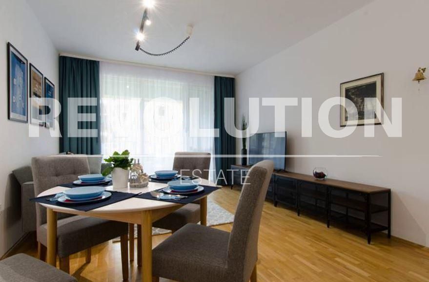 Дава се под наем Двустаен апартамент в к.к. Св.Св. Константин и Елена - 75 кв.м за 900 € - Снимка #3