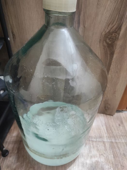 Продам стеклянную бутыль 19 литров!