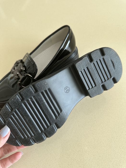 Новая школьная обувь