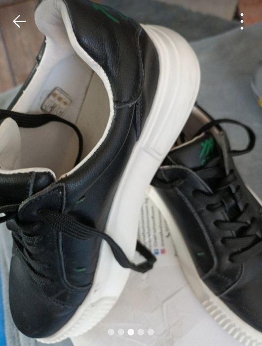 Vând papuci de stradă.