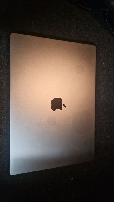 Apple M1 Pro cu CPU de 10 nuclee, GPU de 16 nuclee